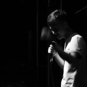 白晓的晓白《老人与乞丐》歌词歌曲LRC下载