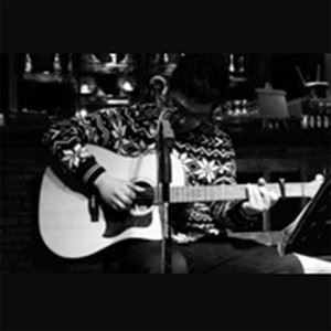 王斗《我会想起你》歌词歌曲LRC下载