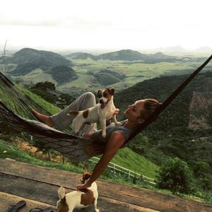 Finis Mundi《Glamorous (Finis Mundi Tropical Remix)》歌词歌曲LRC下载